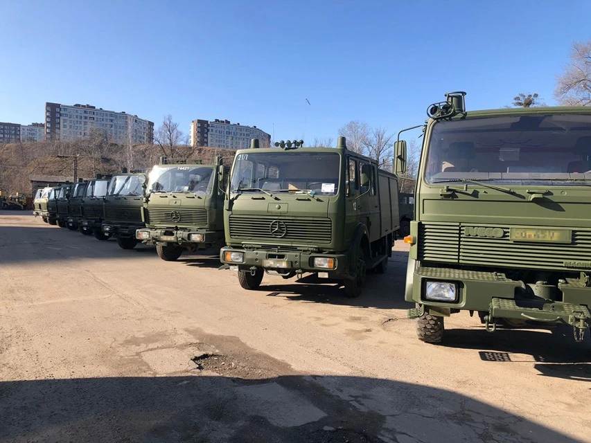 Інтерпайп передав військовим 227 автівок: пікапів, бронетехніку, вантажівки