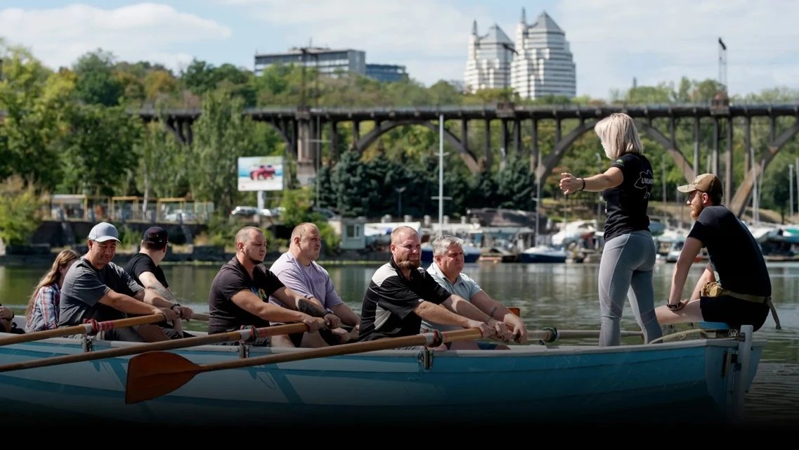 «В одному човні після війни». Як ІНТЕРПАЙП допомагає ветеранам повертатися до життя